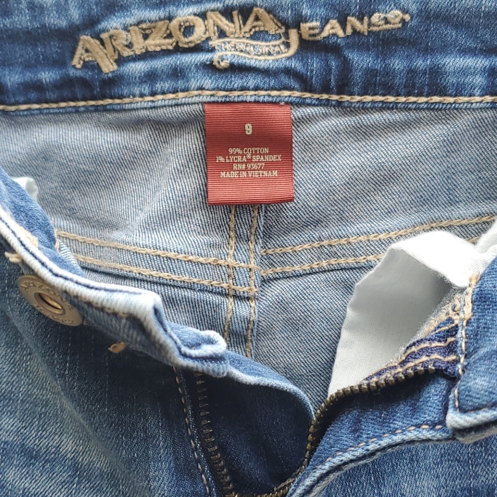 🌻Arizona Distressed Capris - Picture 4 of 4